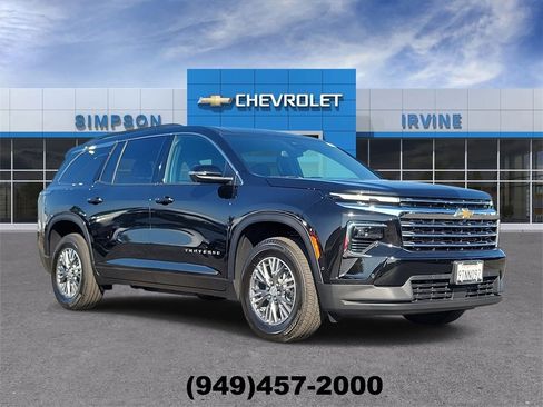 Used 2025 Chevrolet Traverse LT w/ Enhanced Driving Package image 1