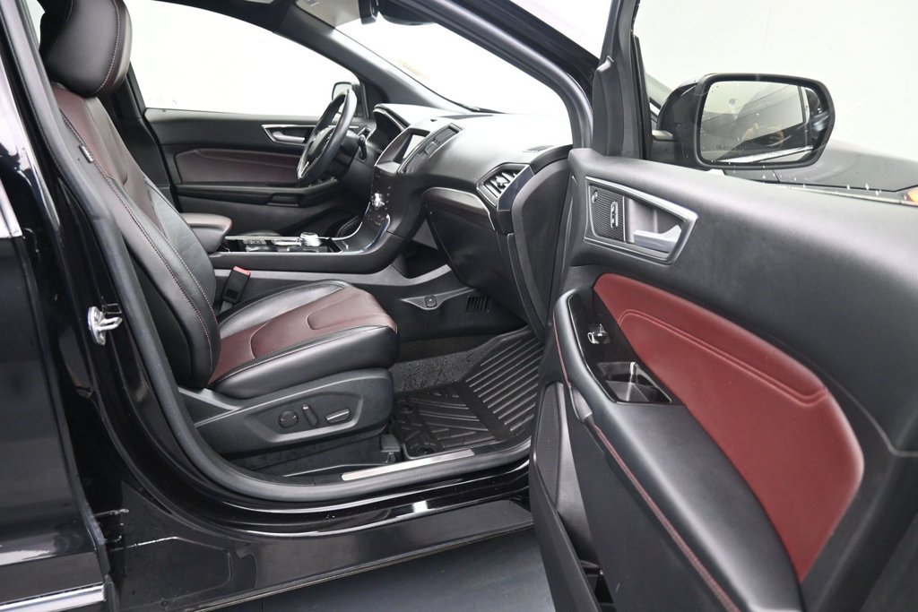 Used 2020 Ford Edge Titanium w/ Equipment Group 301A FWD image 12