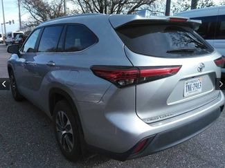 Used 2023 Toyota Highlander XLE video 2