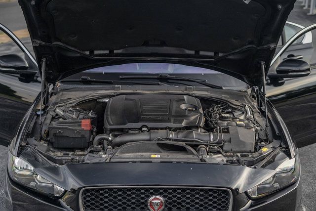 Used 2018 Jaguar XE Premium AWD/4WD image 15