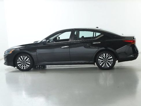 Used 2024 Nissan Altima 2.5 SV FWD image 37