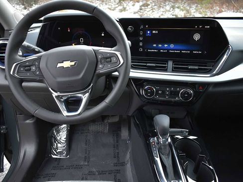 New 2026 Chevrolet Trax LT w/ Sunroof Package image 13