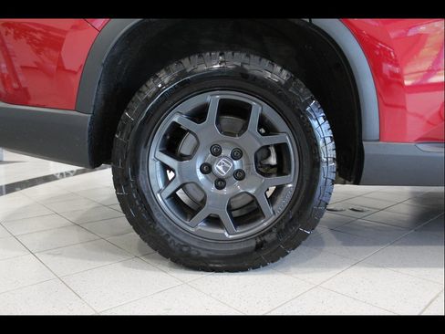 Certified 2025 Honda Pilot TrailSport image 11