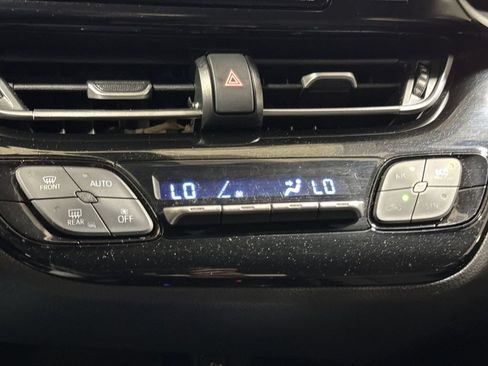 Used 2018 Toyota C-HR XLE FWD image 16