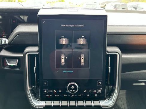 Used 2025 GMC Yukon Denali w/ Denali Reserve Package AWD/4WD image 21