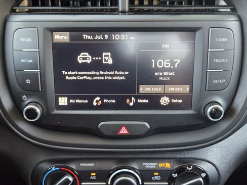 Used 2025 Kia Soul LX w/ LX Technology Package FWD image 18