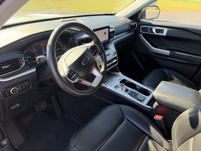 Used 2024 Ford Explorer XLT w/ Equipment Group 202A AWD/4WD image 11