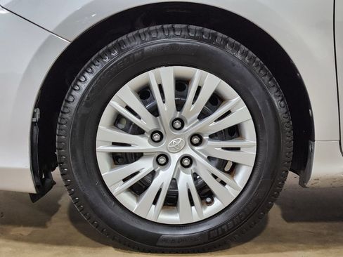 Used 2013 Toyota Camry LE FWD image 30