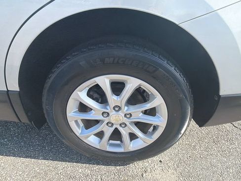Used 2020 Chevrolet Equinox LT FWD image 20