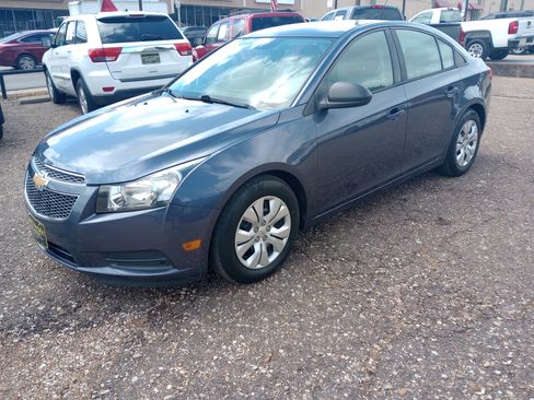 Used 2014 Chevrolet Cruze LS FWD image 3