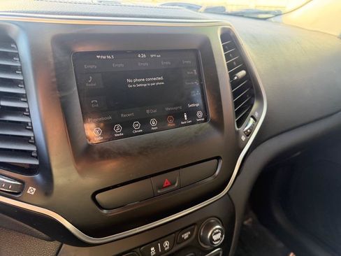 Used 2019 Jeep Cherokee Latitude w/ Popular Appearance Group FWD image 28