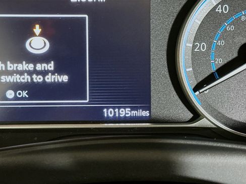 Used 2024 Nissan Leaf S FWD image 19
