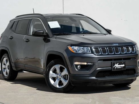 Used 2018 Jeep Compass Latitude w/ Cold Weather Group image 6