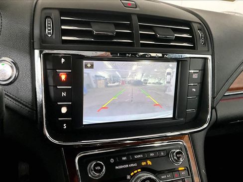 Used 2018 Lincoln Continental Reserve w/ Continental Climate Package image 27