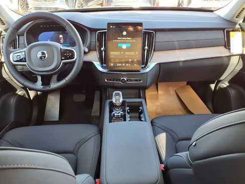 New 2026 Volvo XC90 B6 Plus w/ Protection Package Premier image 11