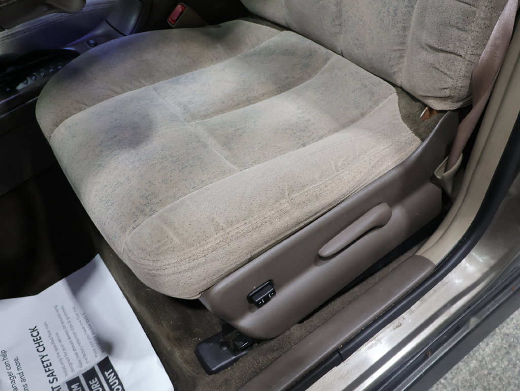 Used 2000 Oldsmobile Intrigue GL FWD image 17