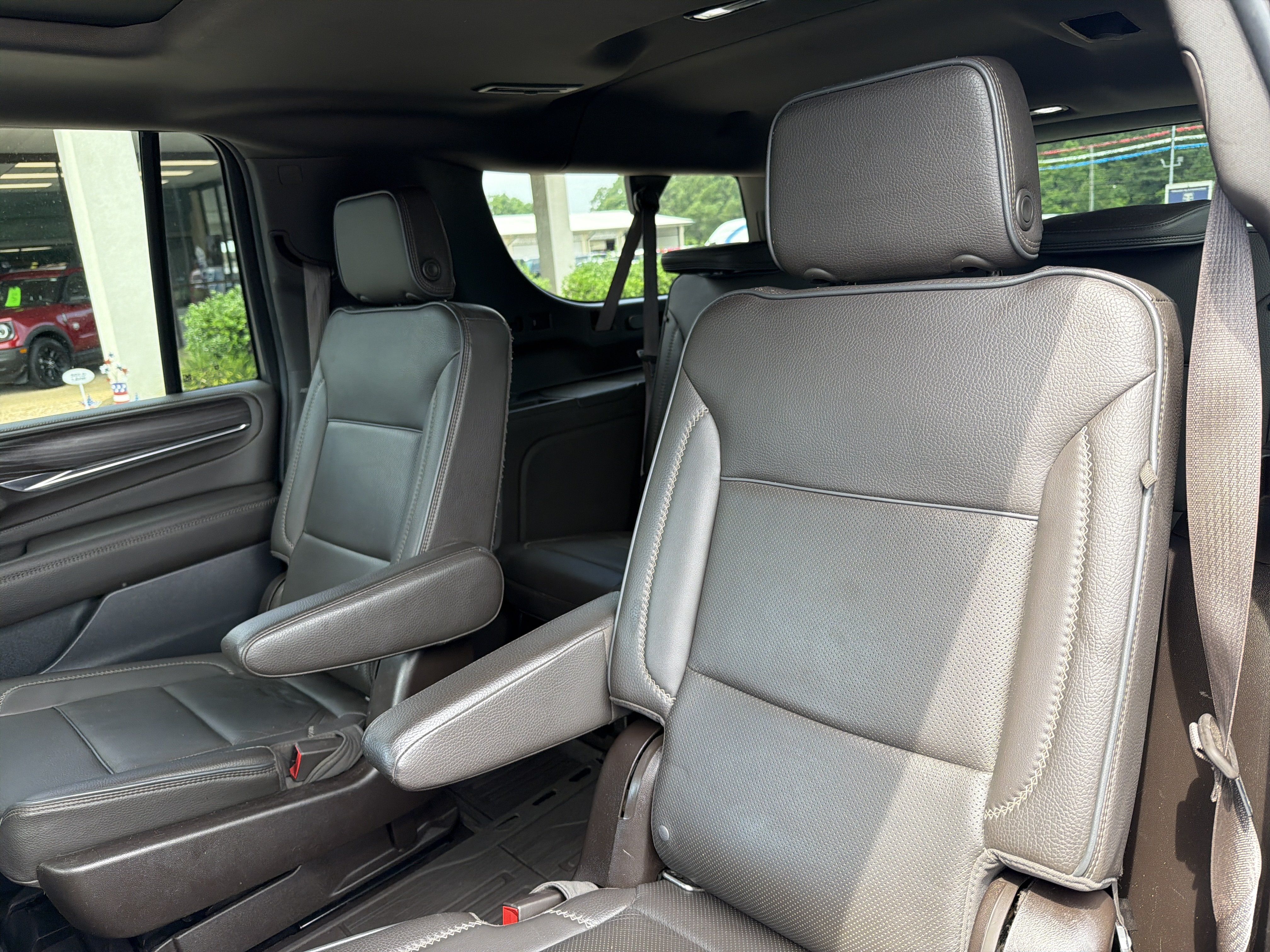 Used 2022 GMC Yukon XL Denali w/ Denali Premium Package AWD/4WD image 12