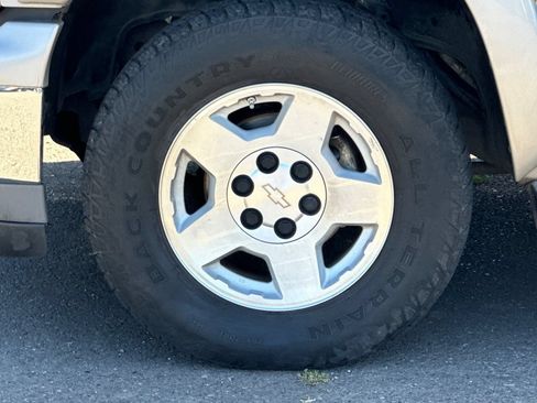 Used 2005 Chevrolet Tahoe LT w/ LT Preferred Equipment Group AWD/4WD image 26