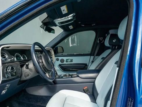 Used 2021 Rolls-Royce Cullinan Black Badge image 40