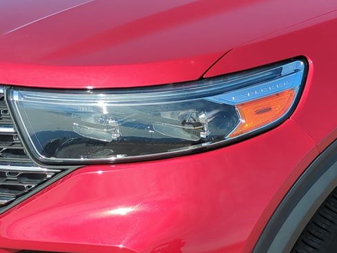 Used 2023 Ford Explorer XLT image 10