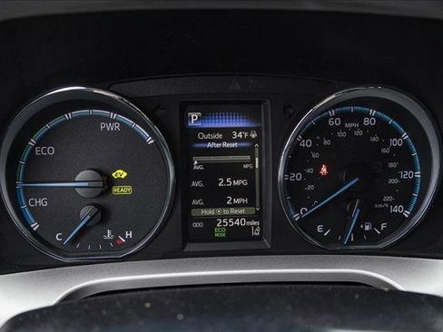 Used 2018 Toyota RAV4 LE image 15