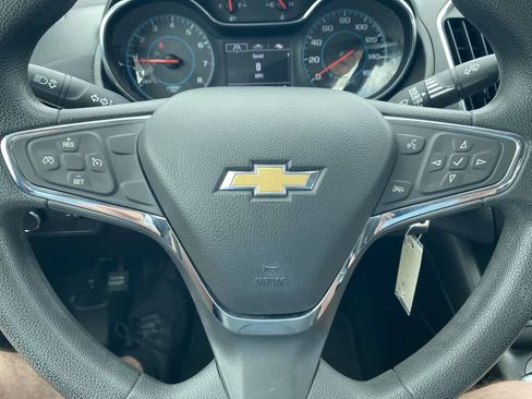 Used 2017 Chevrolet Cruze LT image 14
