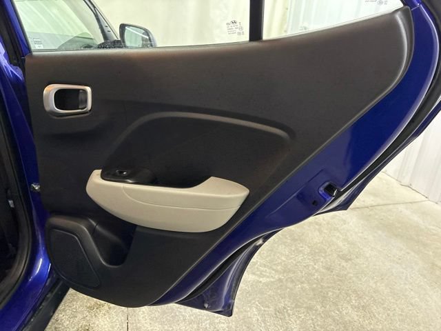 Used 2022 Hyundai Venue SEL FWD image 12