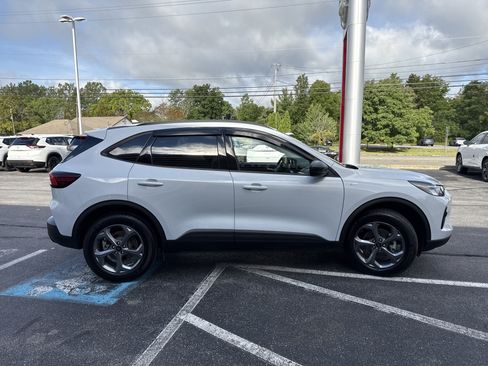 Used 2025 Ford Escape ST-Line w/ Tech Pack #1 AWD/4WD image 13