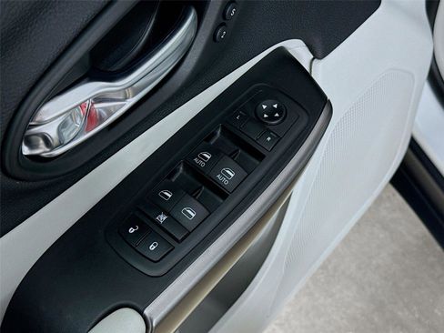 Used 2020 Jeep Cherokee Limited AWD/4WD image 20