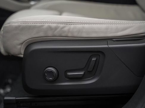 New 2026 Volvo XC40 B5 Ultra w/ Protection Package Premier image 38