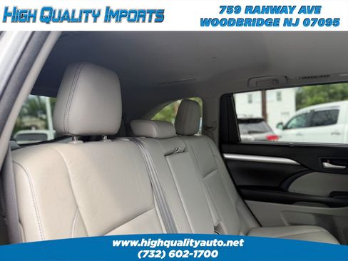 Used 2018 Toyota Highlander XLE AWD/4WD image 52
