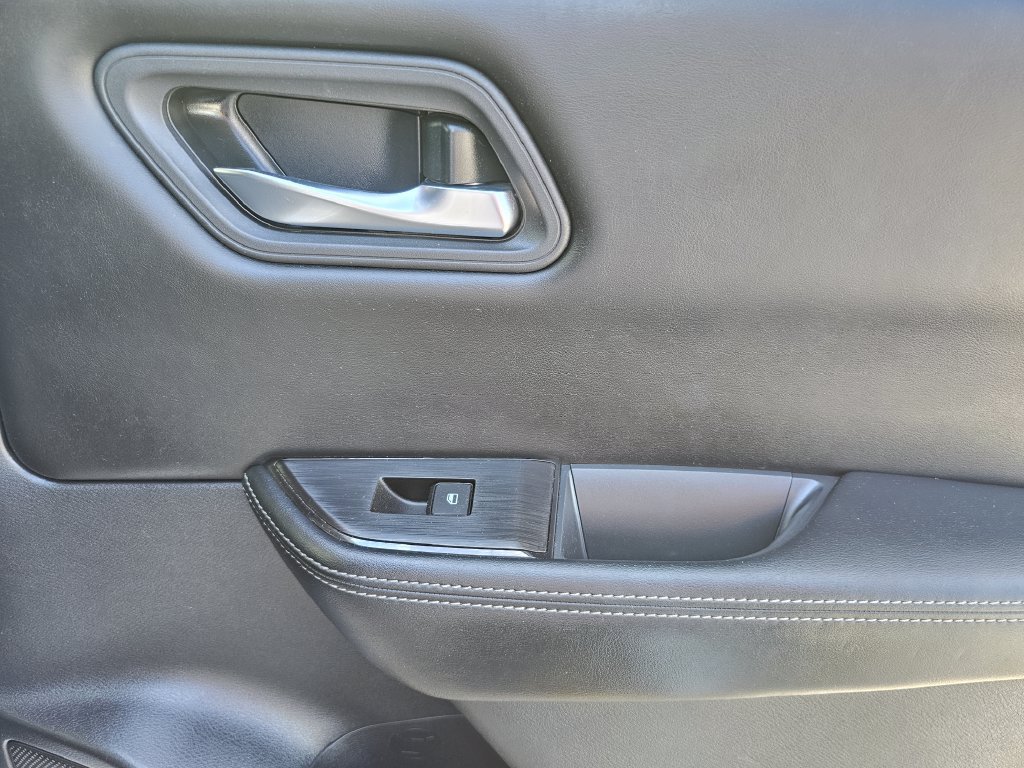 Used 2024 Nissan Rogue SV FWD image 14