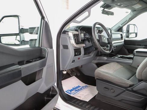 Used 2024 Ford F250 XLT w/ FX4 Off-Road Package AWD/4WD image 3