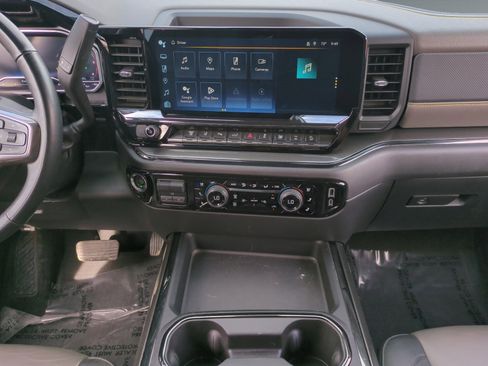 Used 2024 Chevrolet Silverado 2500 ZR2 image 11