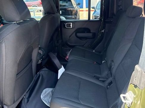 Used 2022 Jeep Gladiator Sport AWD/4WD image 7