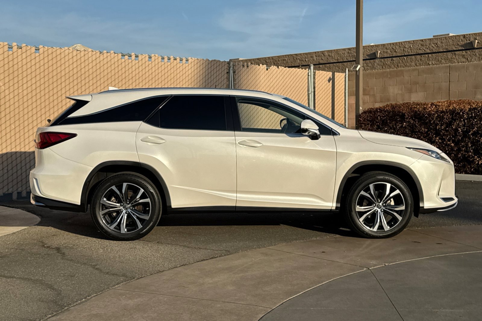 Used 2022 Lexus RX 350L FWD w/ Premium Package image 3