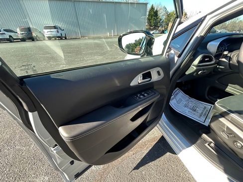 New 2026 Chrysler Pacifica Limited w/ S Appearance Package FWD image 17