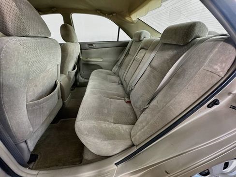 Used 2004 Toyota Camry LE FWD image 24