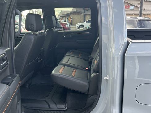 Used 2024 GMC Sierra 1500 AT4 w/ Technology Package AWD/4WD image 17