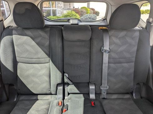 Used 2014 Nissan Rogue S image 20