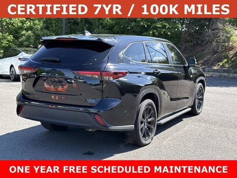 Used 2024 Toyota Highlander LE FWD image 2