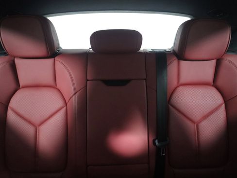 Certified 2019 Porsche Macan S AWD/4WD image 16