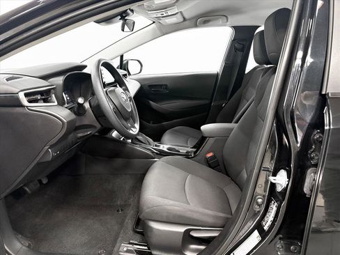 Certified 2022 Toyota Corolla LE image 4