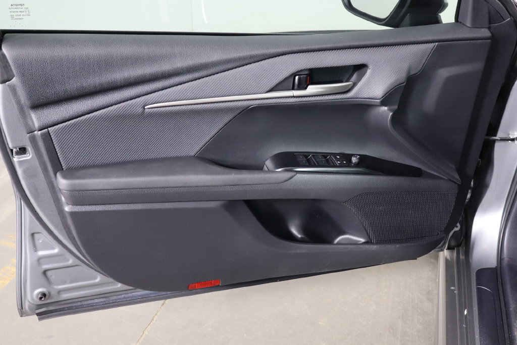 Used 2025 Toyota Camry SE FWD image 19