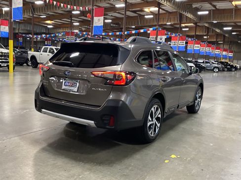 Used 2022 Subaru Outback Limited AWD/4WD image 5