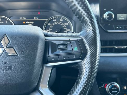 Used 2024 Mitsubishi Outlander SE image 27