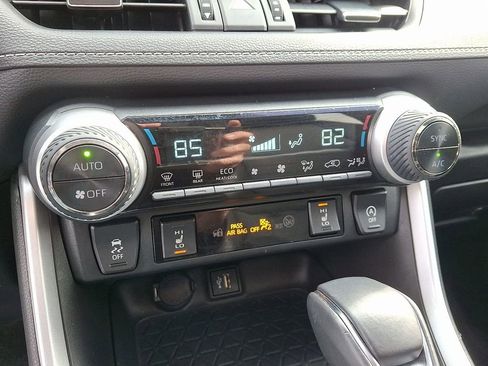 Used 2023 Toyota RAV4 XLE Premium image 17