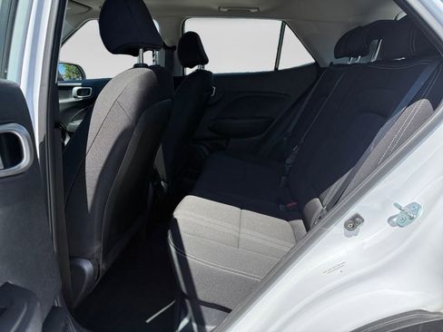 Used 2025 Hyundai Venue SEL FWD image 14