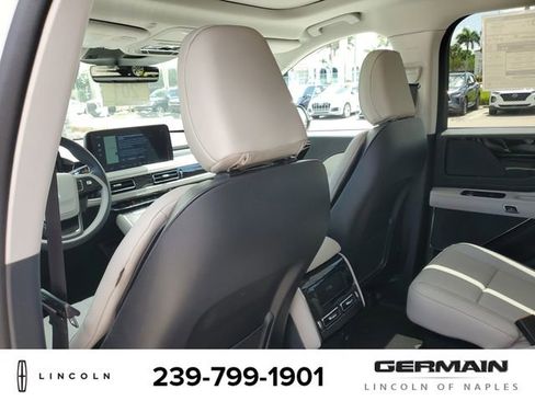 New 2025 Lincoln Aviator AWD image 21