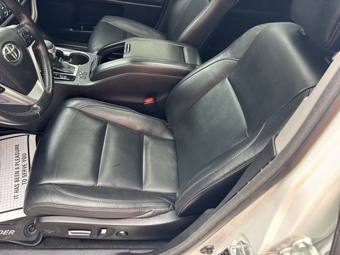 Used 2018 Toyota Highlander XLE AWD/4WD image 18